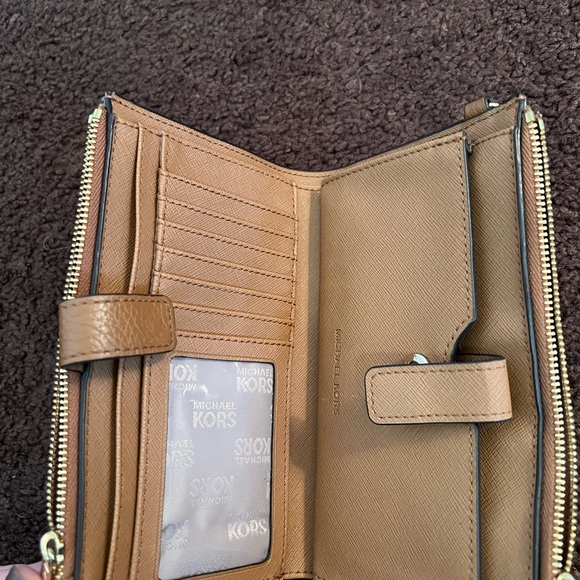 Michael Kors wristlet - Picture 2 of 3